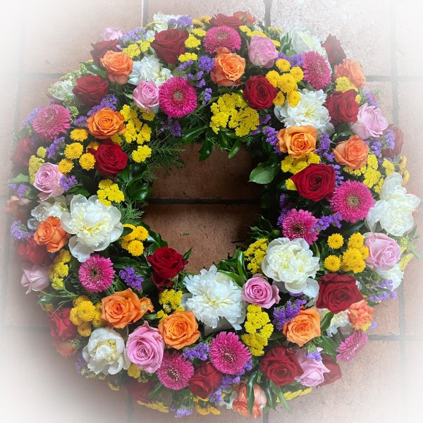 Trauerkranz mit bunten Blüten der Saison Bild 1